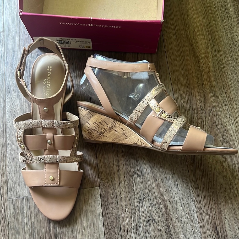 Naturalizer Wedge sandals size 9.5 New! *Note blemish on one heel.